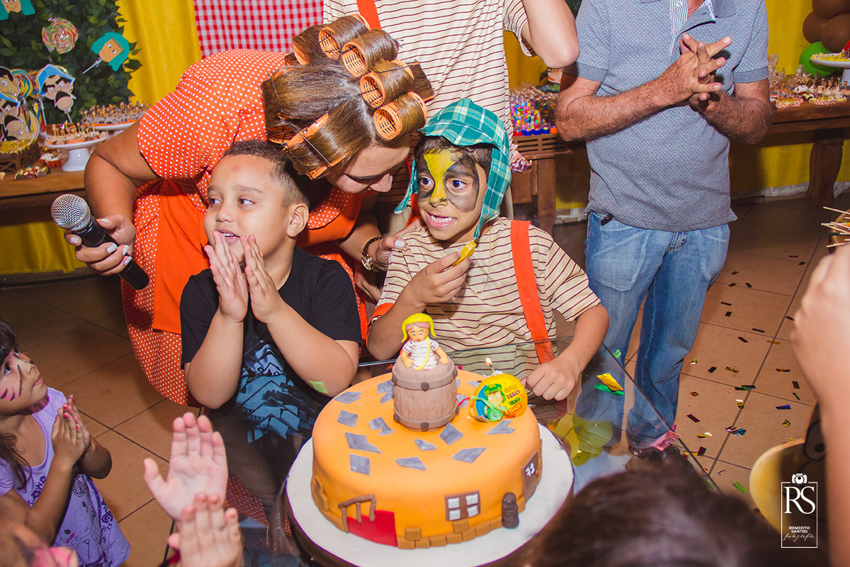 a hora do parabéns da festa de aniversário do Kaiki