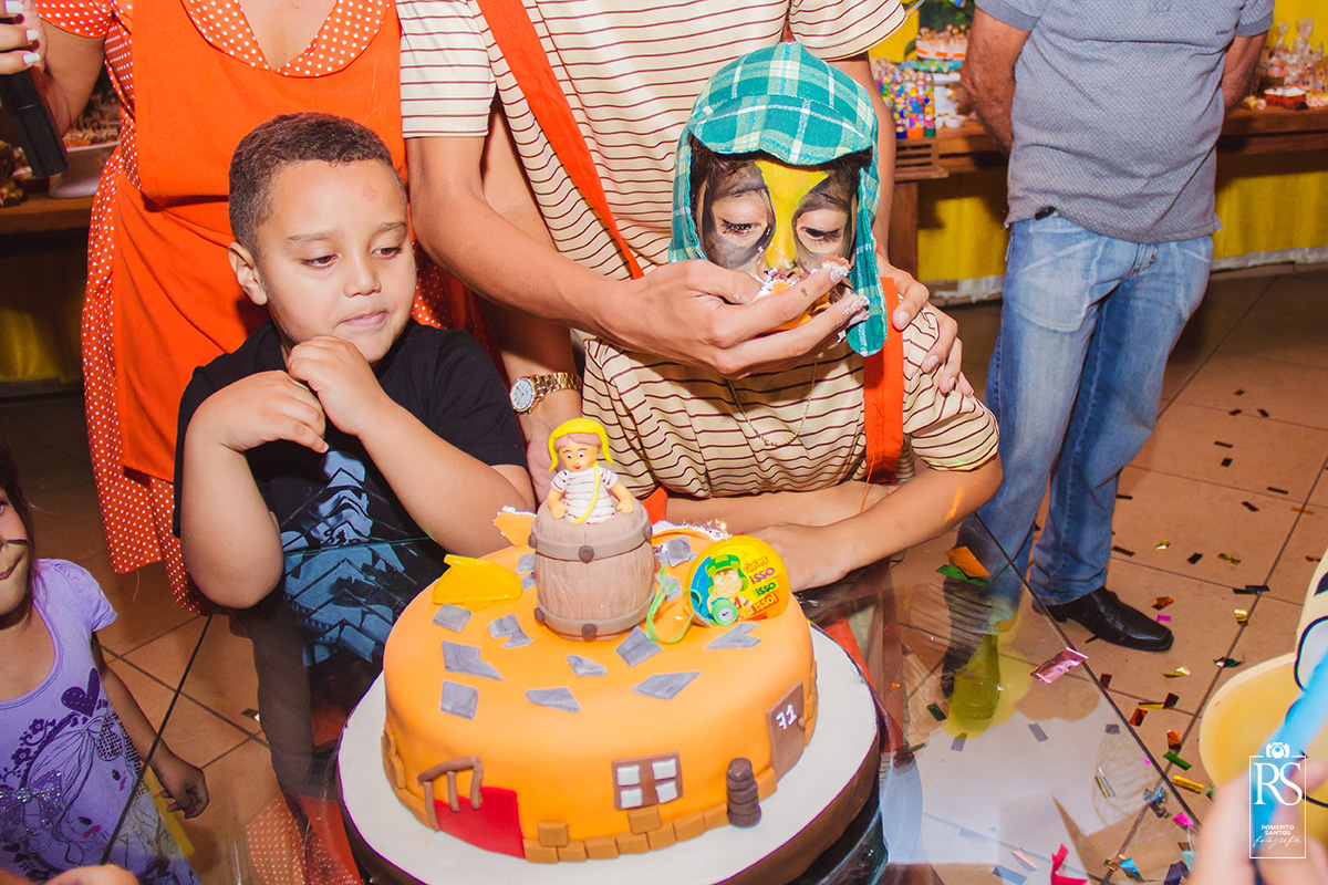 a hora do parabéns da festa de aniversário do Kaiki