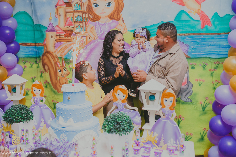 Fico sem palavras para fazer um depoimento sobre você. Você nos surpreende sempre com cada foto tirada, você tem um som de Deus em suas mãos, pois consegue capturar não apenas uma simples fotografia mais sim um momento que 