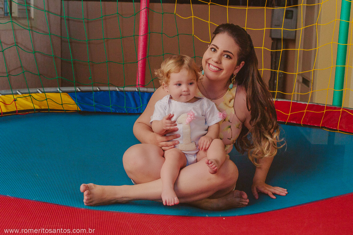 A pequenina Alice comemorou o seu 1 anino em uma festa encantadora na cidade de bataguassu, e contou com o fotografo Romerito Santos para registar este lindo momento.