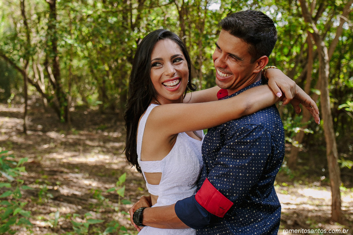Daniella e Thiago ensaio fotográfico realizado em um dos pontos turísticos dessa cidade no parque figueiral, com o fotografo Romerito Santos