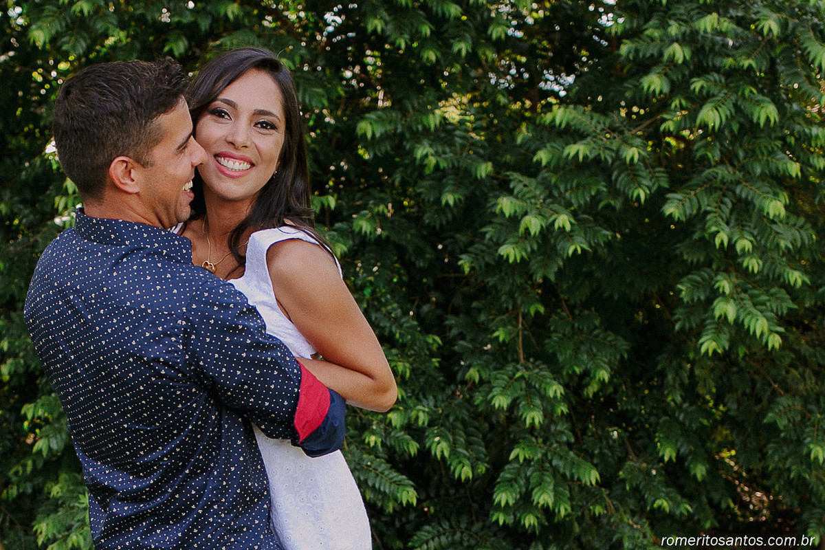 Daniella e Thiago ensaio fotográfico realizado em um dos pontos turísticos dessa cidade no parque figueiral, com o fotografo Romerito Santos