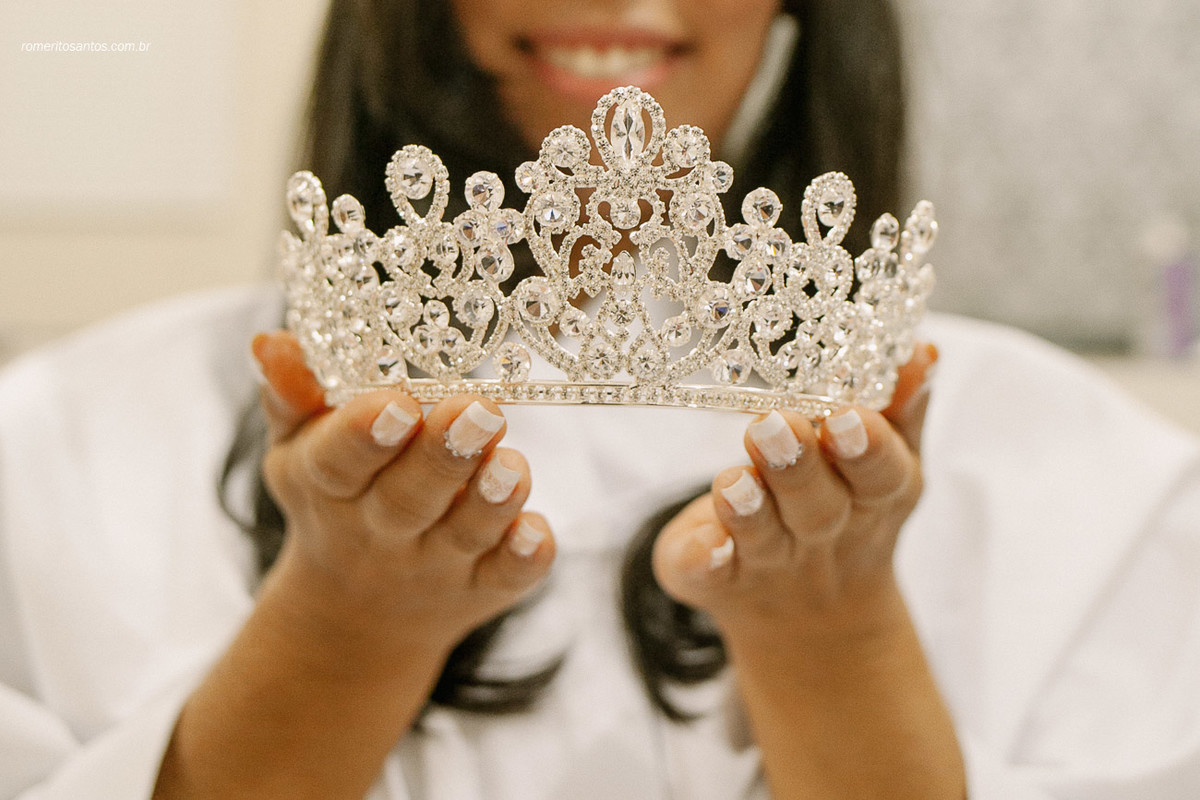 coroa linda usada pela noiva Daniella Braz no dia do seu casamento