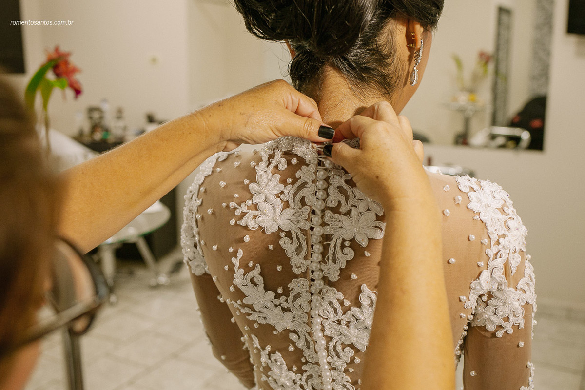 making of da noiva, mostrando o luxo deste vestido de costa