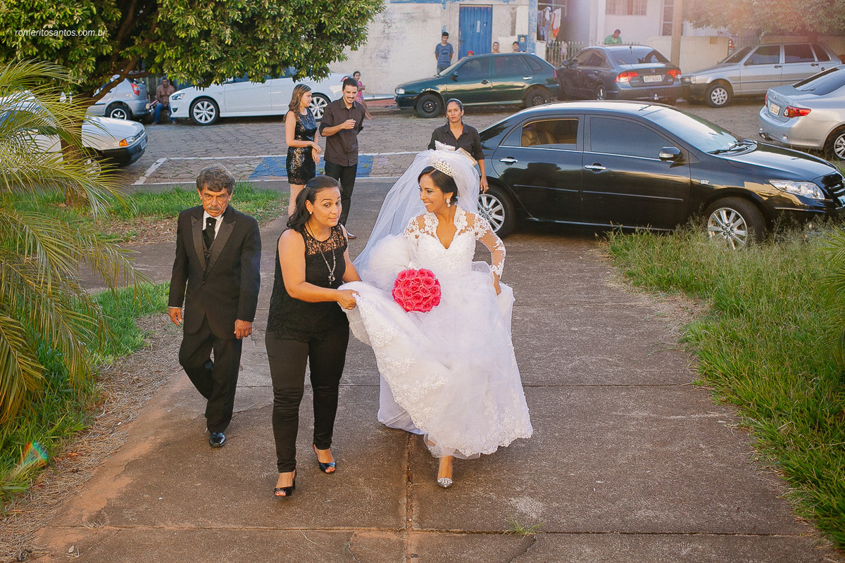 a entrada do noiva com aquele suspiro de felicidade