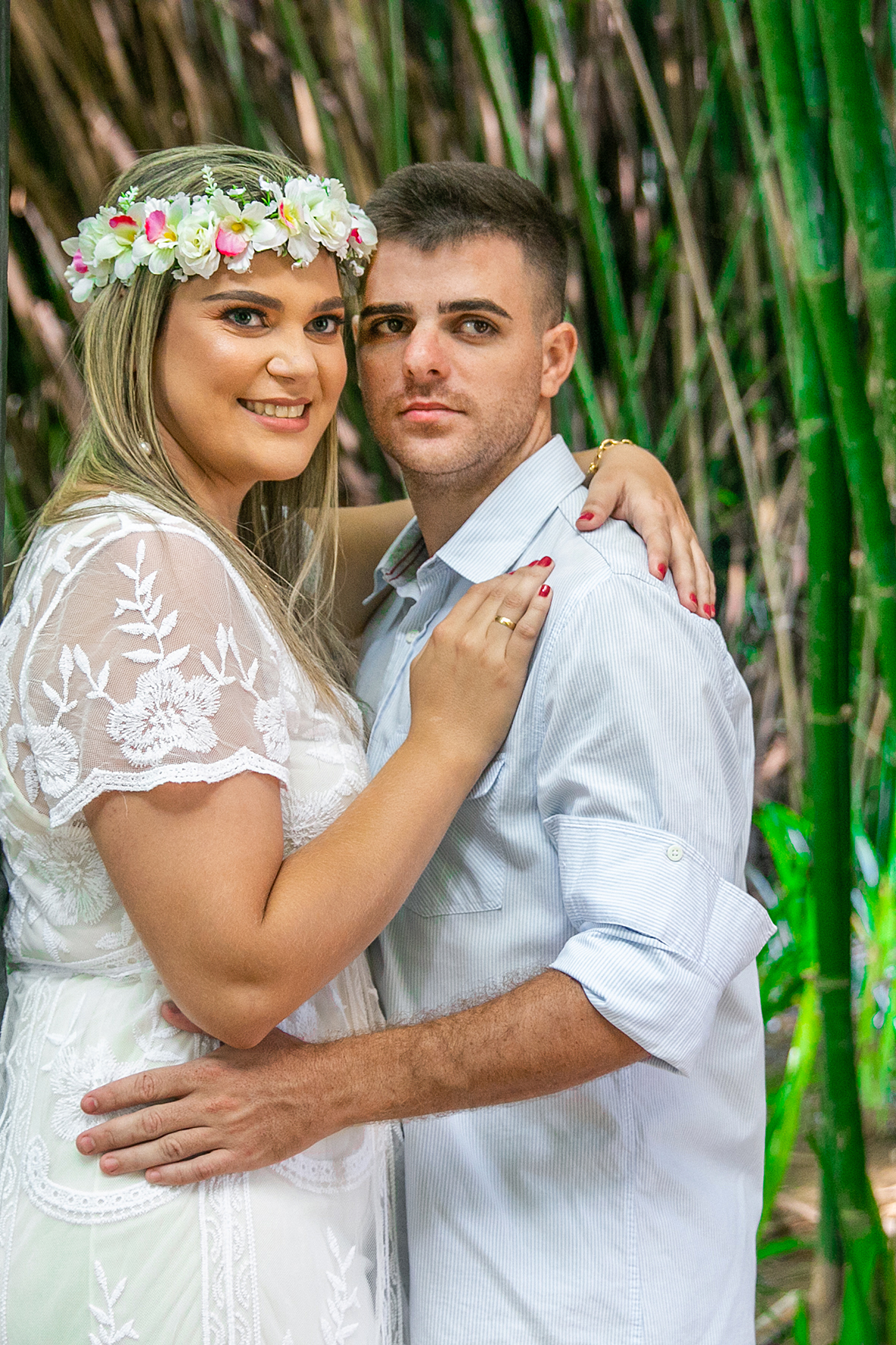 casal de noivos apaixonados em ensaio pre casamento em Nova Friburgo no rio de janeiro 