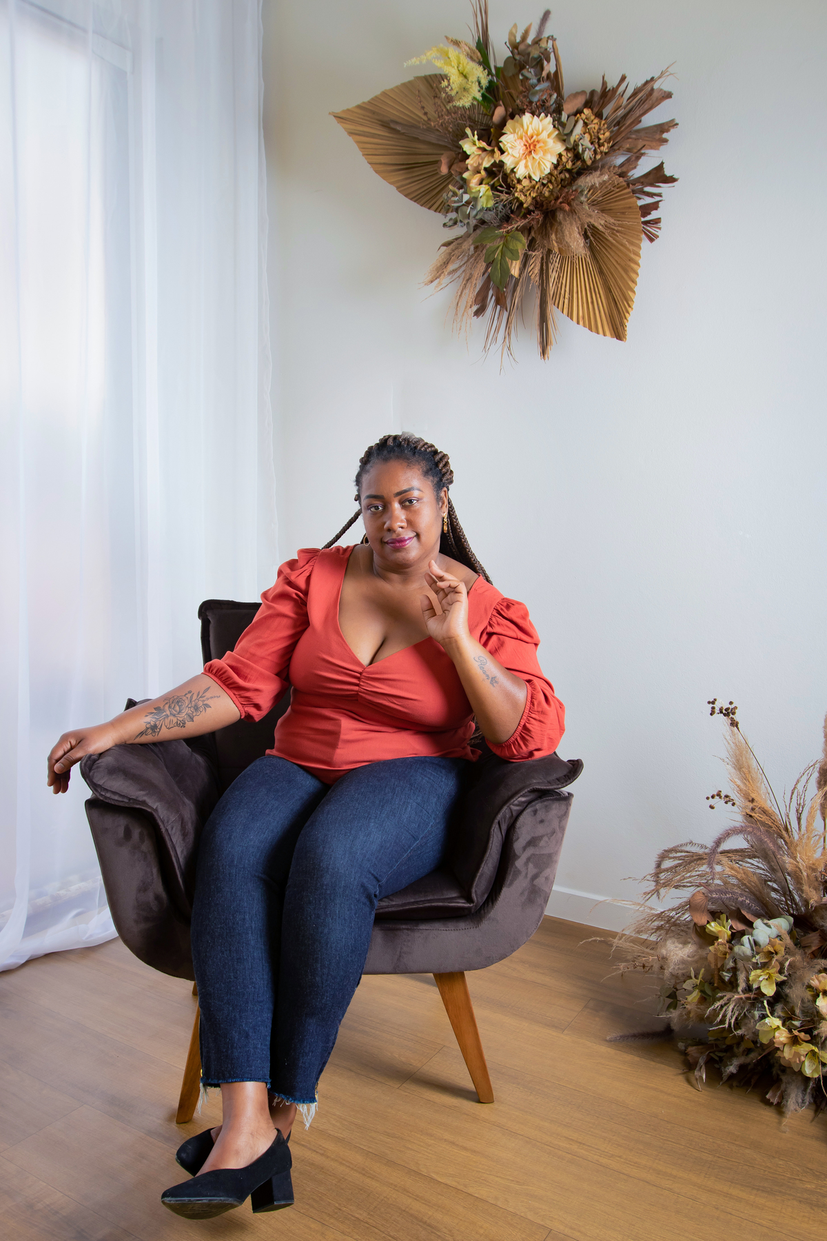 Ensaio para comemorar os 10 anos do Rean, ensaio em estúdio. Ensaio mãe e filho, felizes e carinhosos um com o outro. Combinando as cores das blusas, ficou lindo. Em Santo Antônio de Pádua interior do Rio de Janeiro.