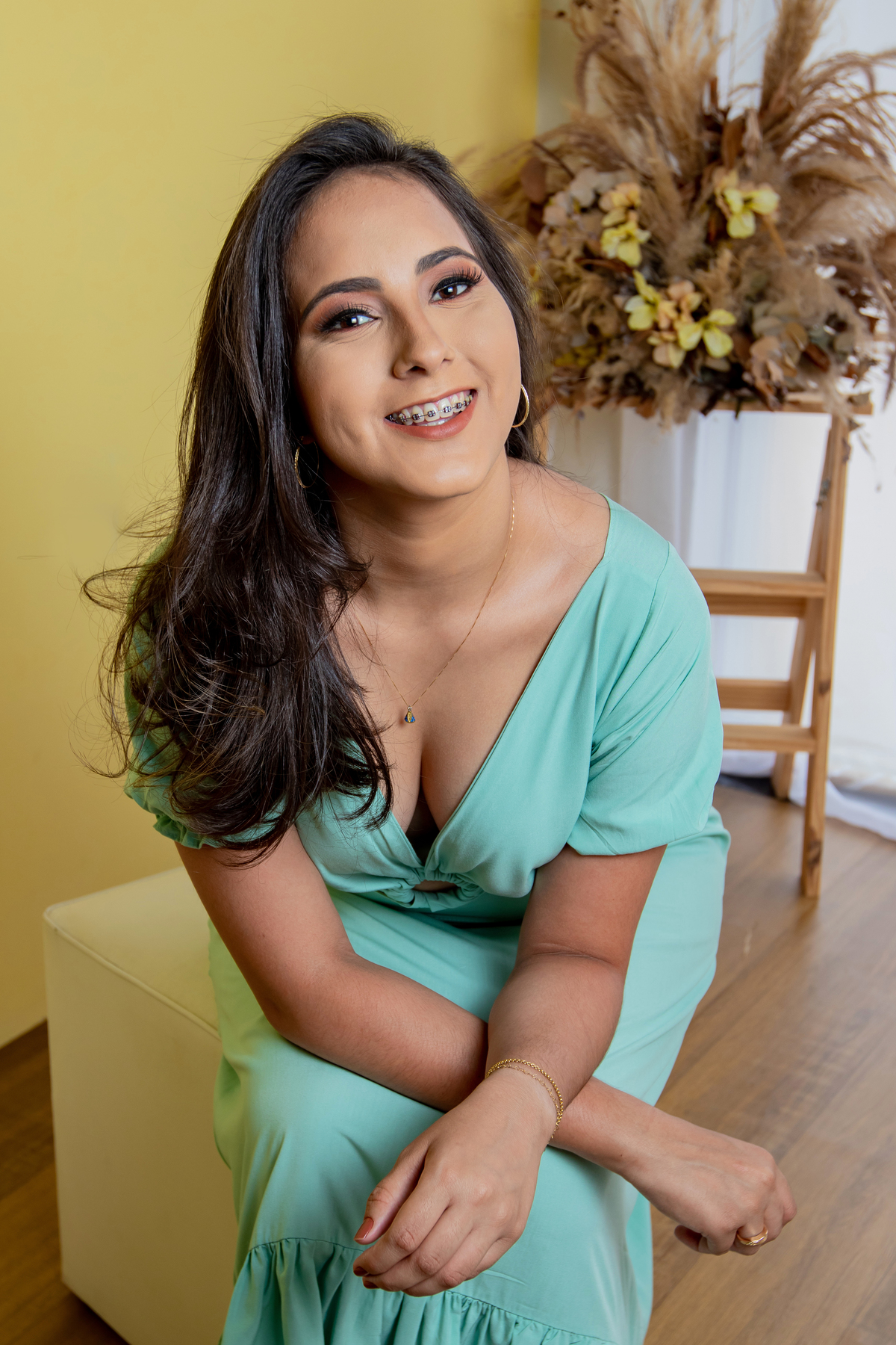 Ensaio família 3 gerações em estúdio. 3 mulheres lindas, avó. Filha e neta se reuniram com roupas lindas e make perfeitas para realizar um ensaio fotográfico em estúdio em Santo Antônio de Pádua.