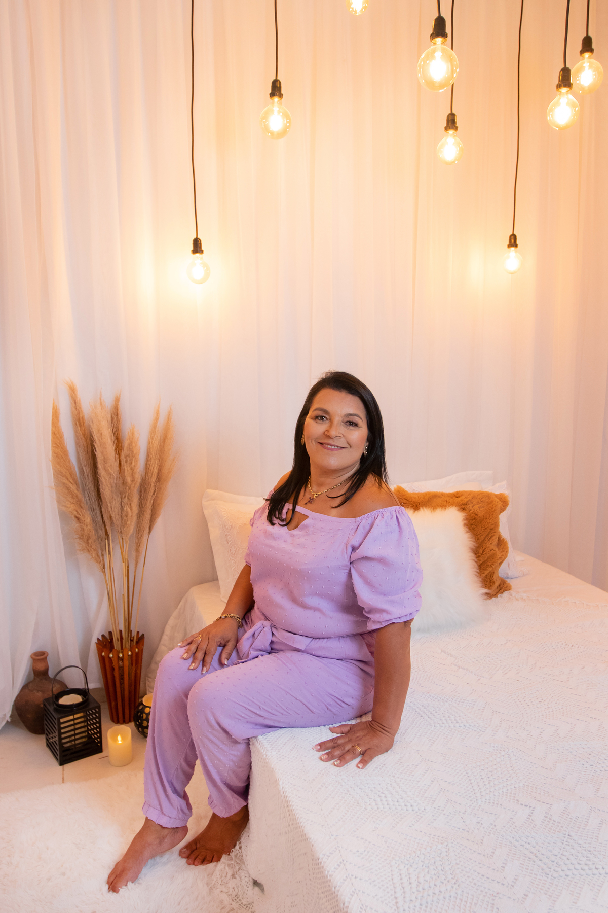 Ensaio família 3 gerações em estúdio. 3 mulheres lindas, avó. Filha e neta se reuniram com roupas lindas e make perfeitas para realizar um ensaio fotográfico em estúdio em Santo Antônio de Pádua.