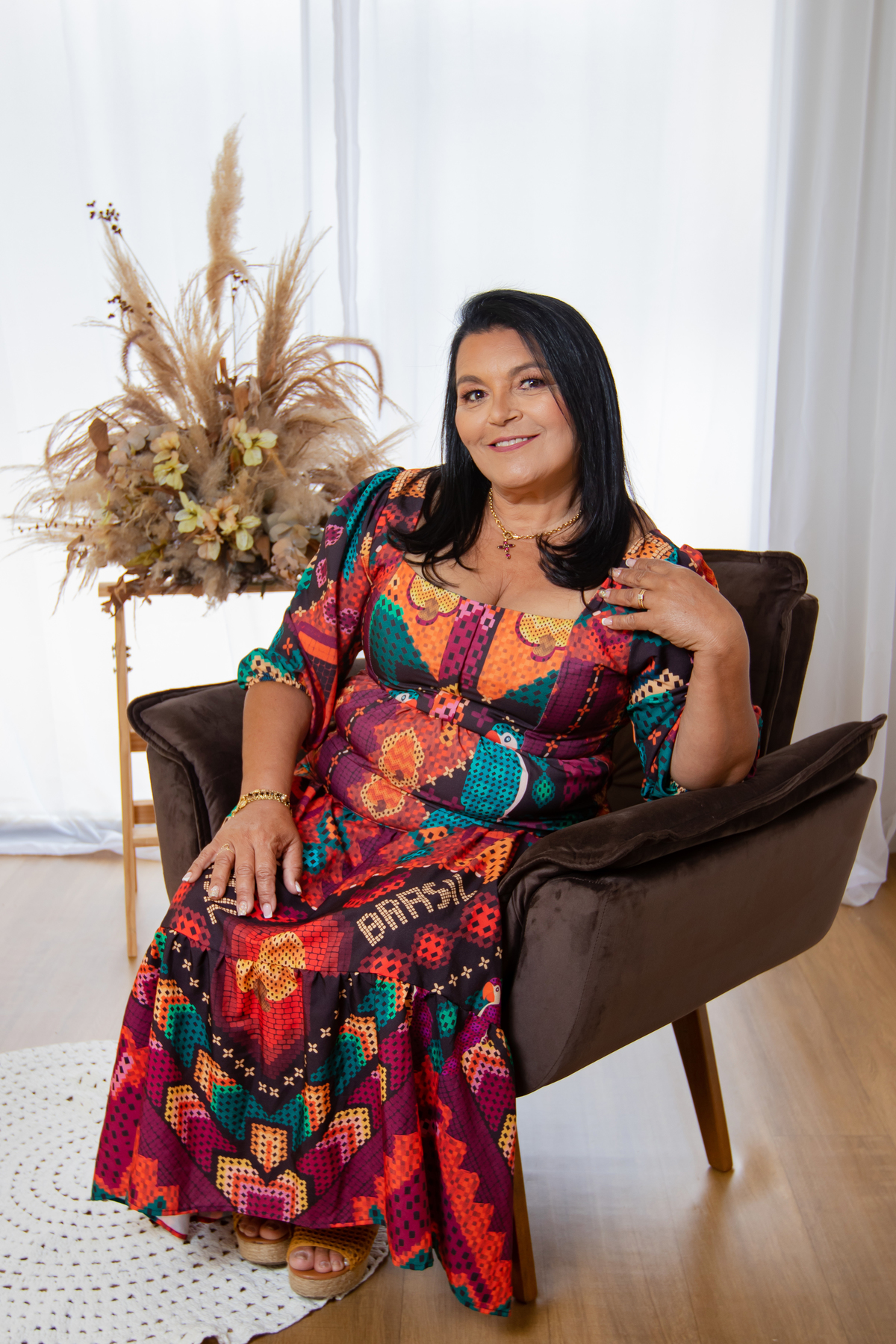 Ensaio família 3 gerações em estúdio. 3 mulheres lindas, avó. Filha e neta se reuniram com roupas lindas e make perfeitas para realizar um ensaio fotográfico em estúdio em Santo Antônio de Pádua.