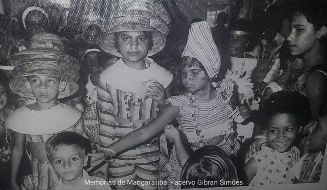 Crianças brincando o Carnaval no Iate Clube de Itacuruçá.
