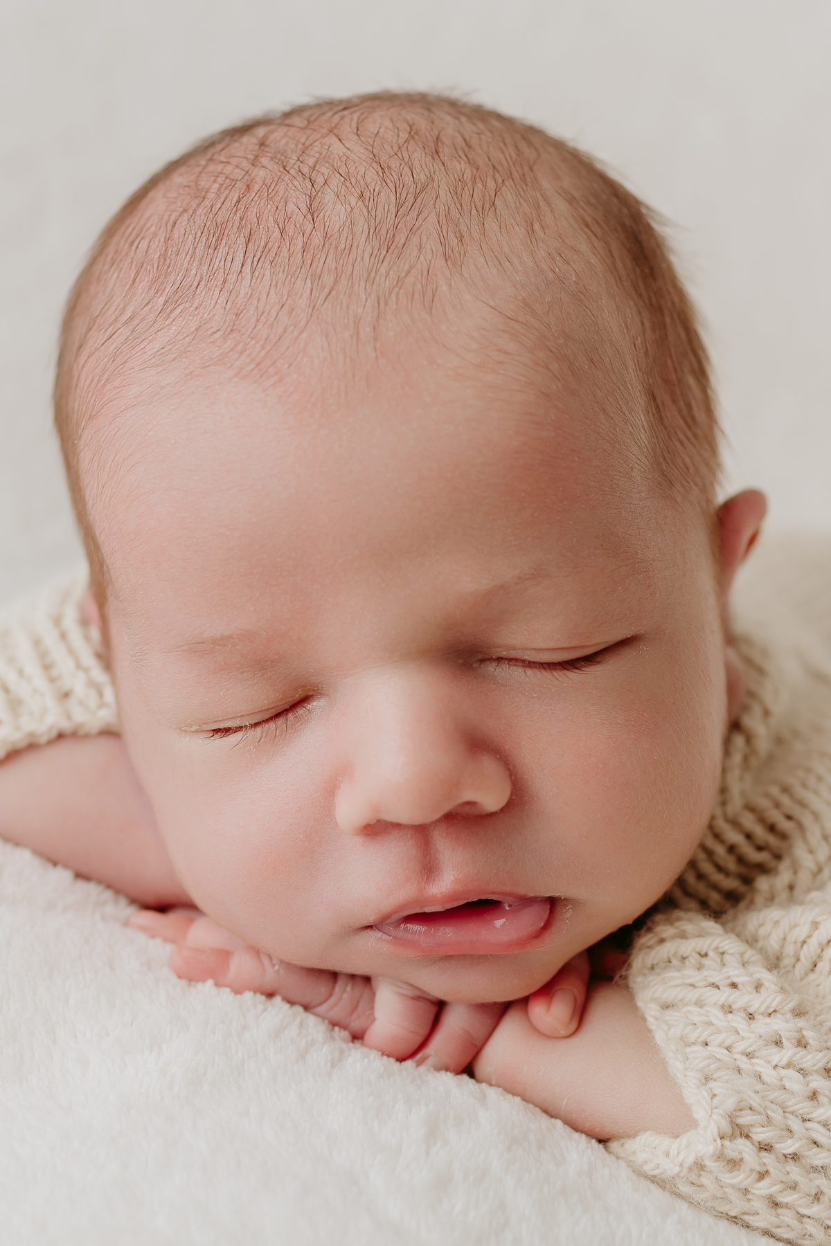 fotografia_de_recem_nascido_familia_em_funchal_ilha_da_madeira_estúdio_valquiria_abreu