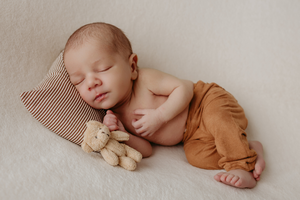 fotografia_de_recem_nascido_familia_em_funchal_ilha_da_madeira_estúdio_valquiria_abreu