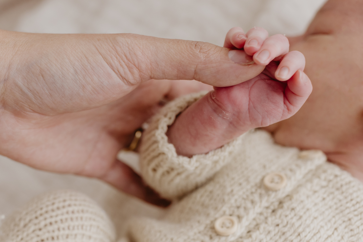fotografia_de_recem_nascido_familia_em_funchal_ilha_da_madeira_estúdio_valquiria_abreu
