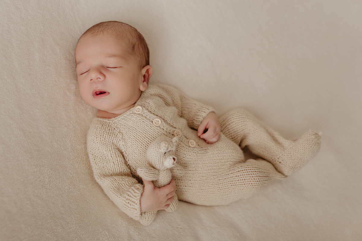 fotografia_de_recem_nascido_familia_em_funchal_ilha_da_madeira_estúdio_valquiria_abreu