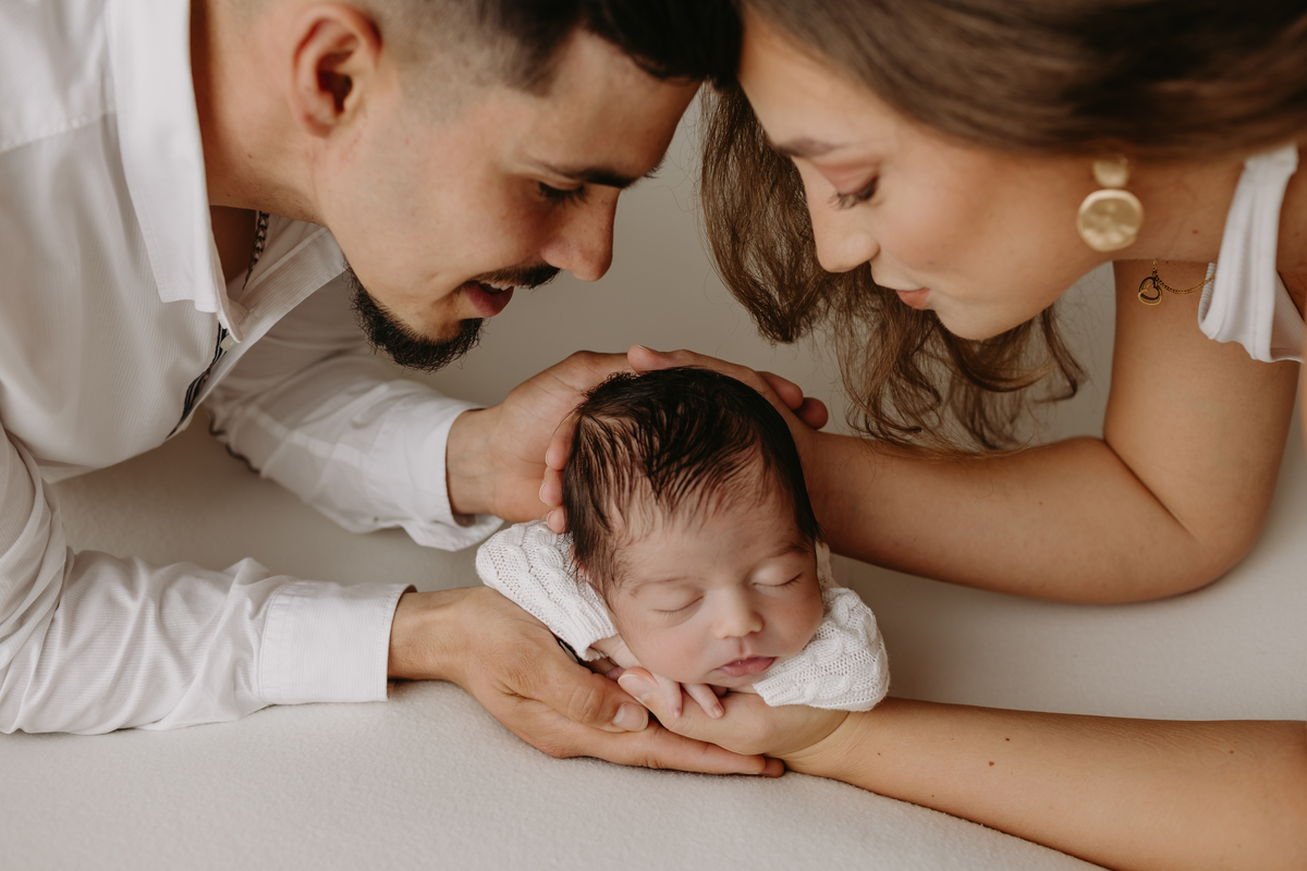fotografia_de_recem_nascido_familia_em_funchal_ilha_da_madeira_estúdio_valquiria_abreu