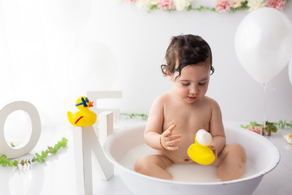 smash the cake milk bath valquiria abreu fotografia estudio funchal ilha da madeira 