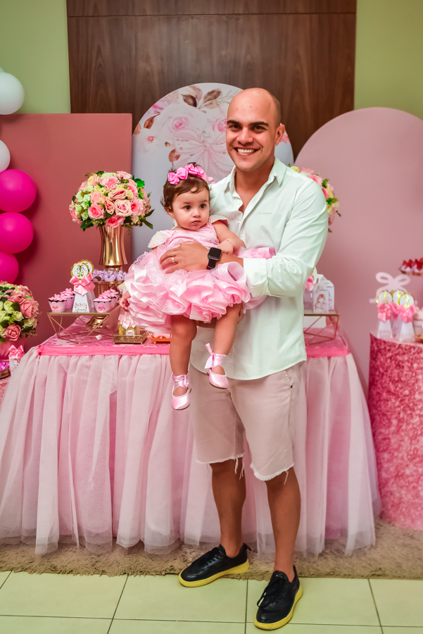 PAI NO ANIVERSÁRIO INFANTIL DA ANIVERSARIANTE