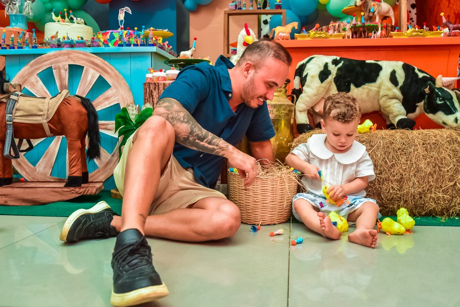 aniversariante com seu pai no seu segundo aniversario