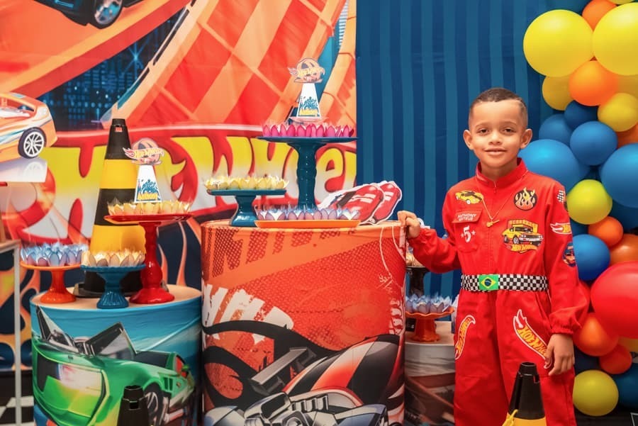 Aniversário-infantil-em-Salvador-com-pais-orgulhosos