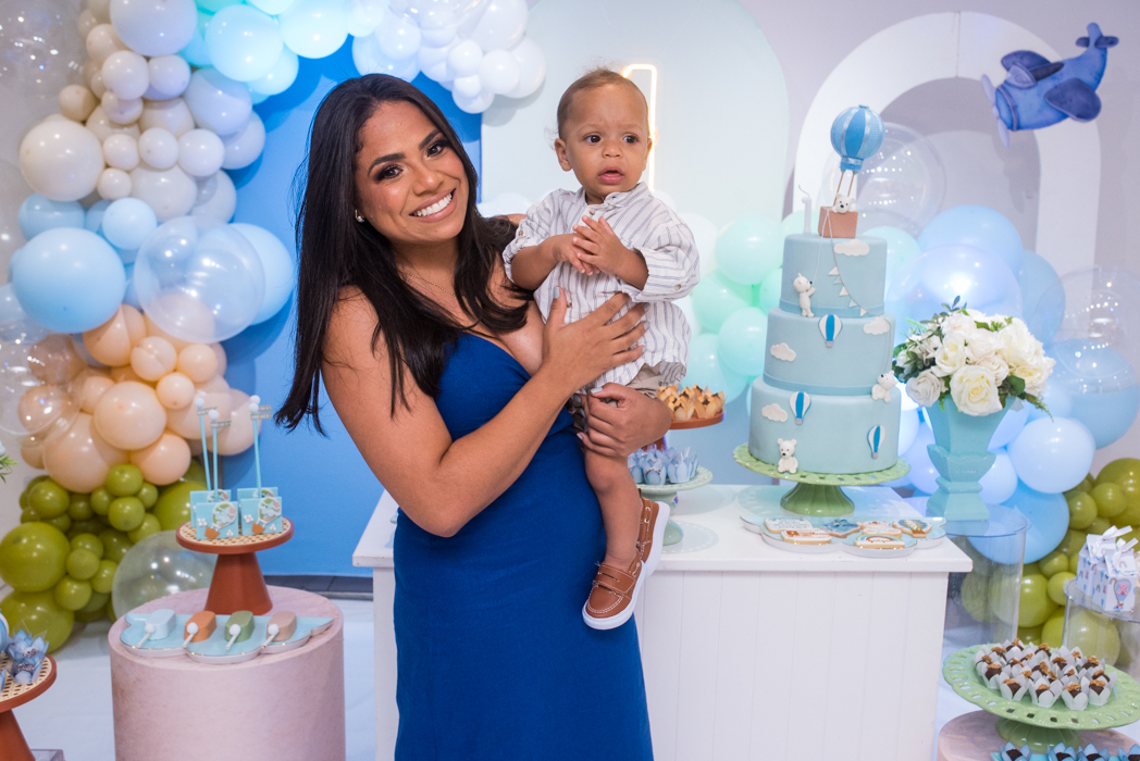 mãe-curtindo-o-aniversário-de-um-ano-do-filho