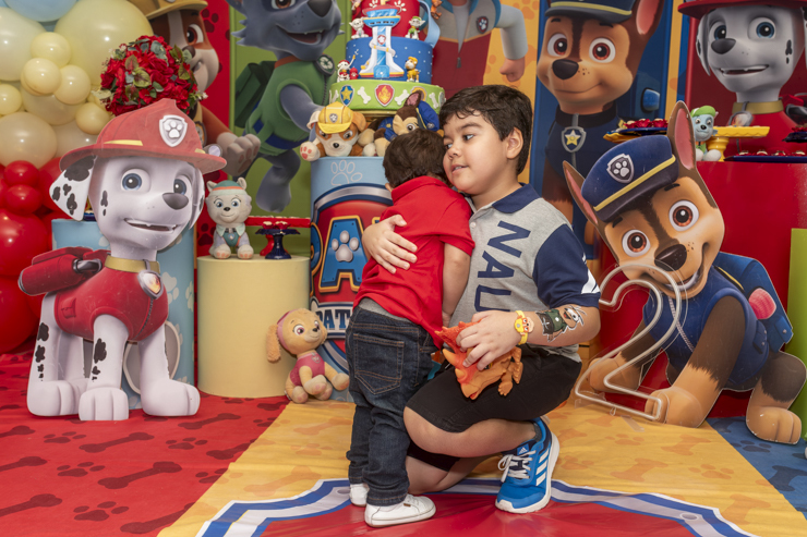 Foto-aniversário-infantil-com-irmão