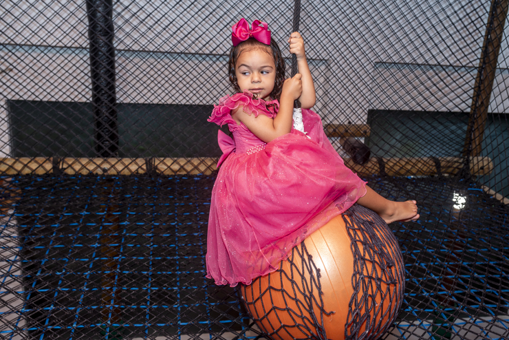 Aniversariante-brincando-na-sua-festa-de-aniversário-noBrinkaê-Salvador-Bahia