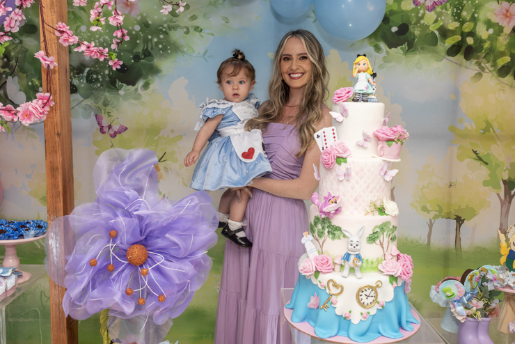 Foto-Pipoca-Doce-Fotos-damãe-junto-do-bolo-de-aniversário-infantil