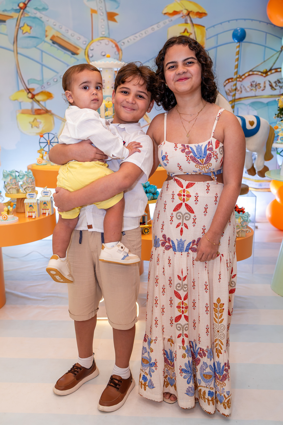 Mateus 1 ano com irmãos mais velhos festa Parque de Diversões