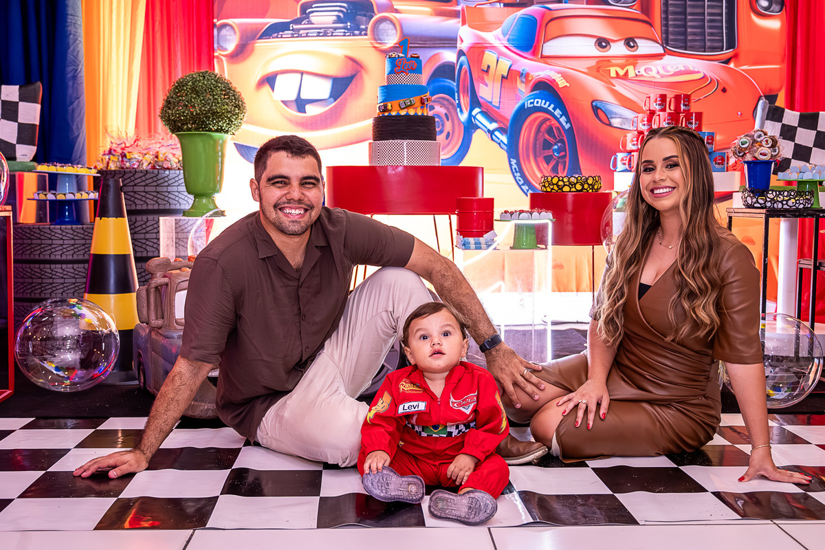 Foto do aniversário de Levi ele com os Pais