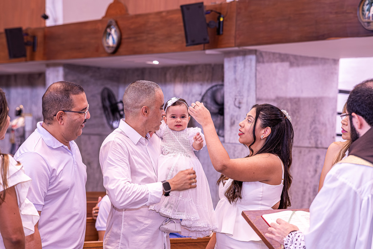 Pais e padrinhos de Laura na cerimônia de batismo, Salvador, Bahia