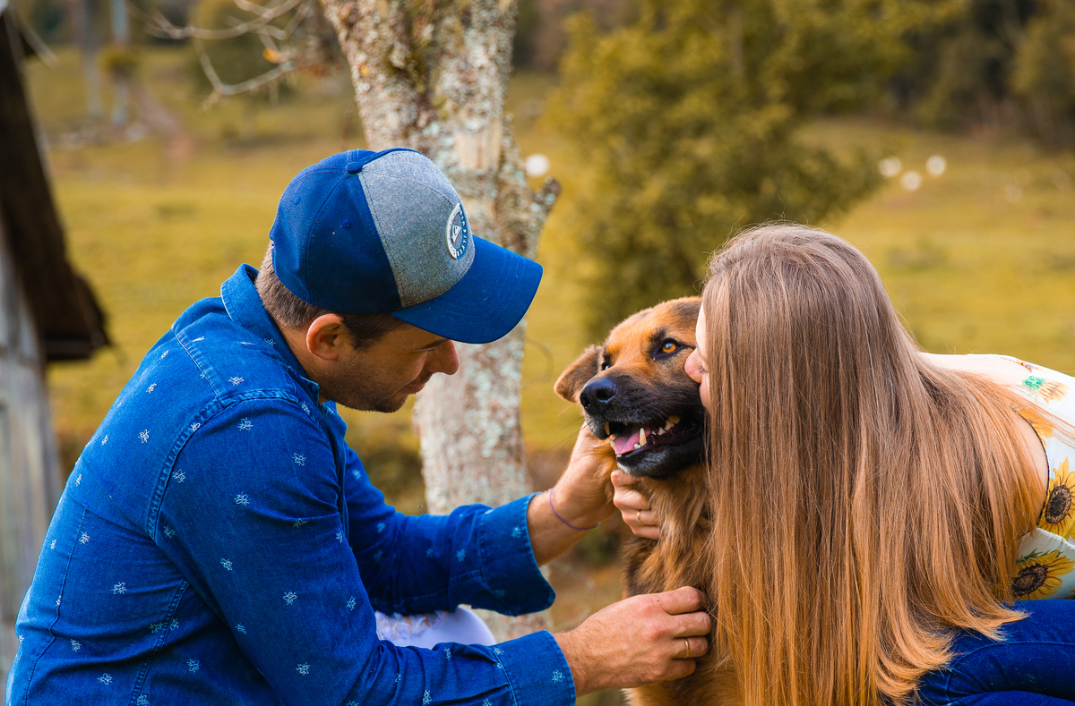 ensaio de casal com cachorro
