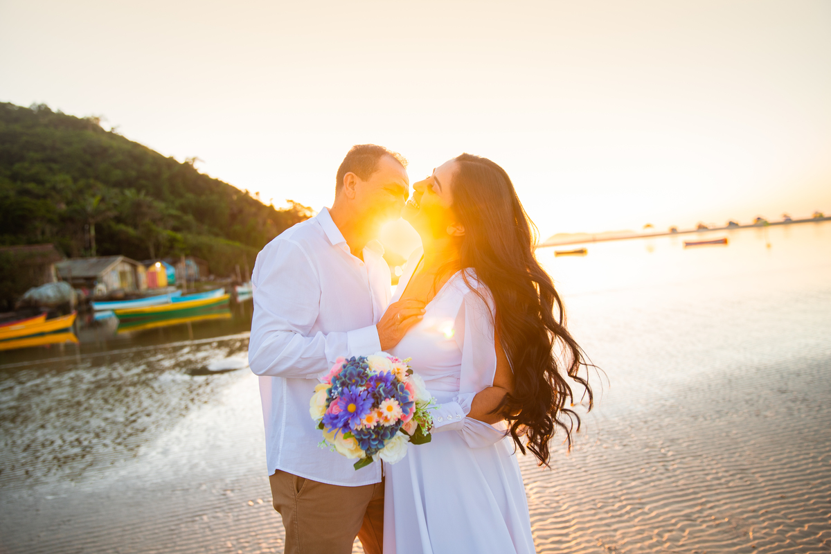 ensaio de casal na praia guarda do embaú