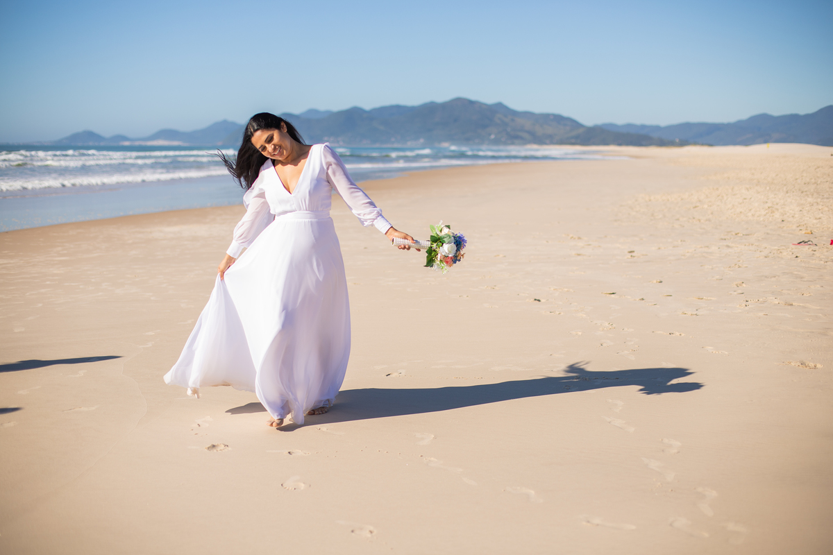 ensaio de casal na praia guarda do embaú