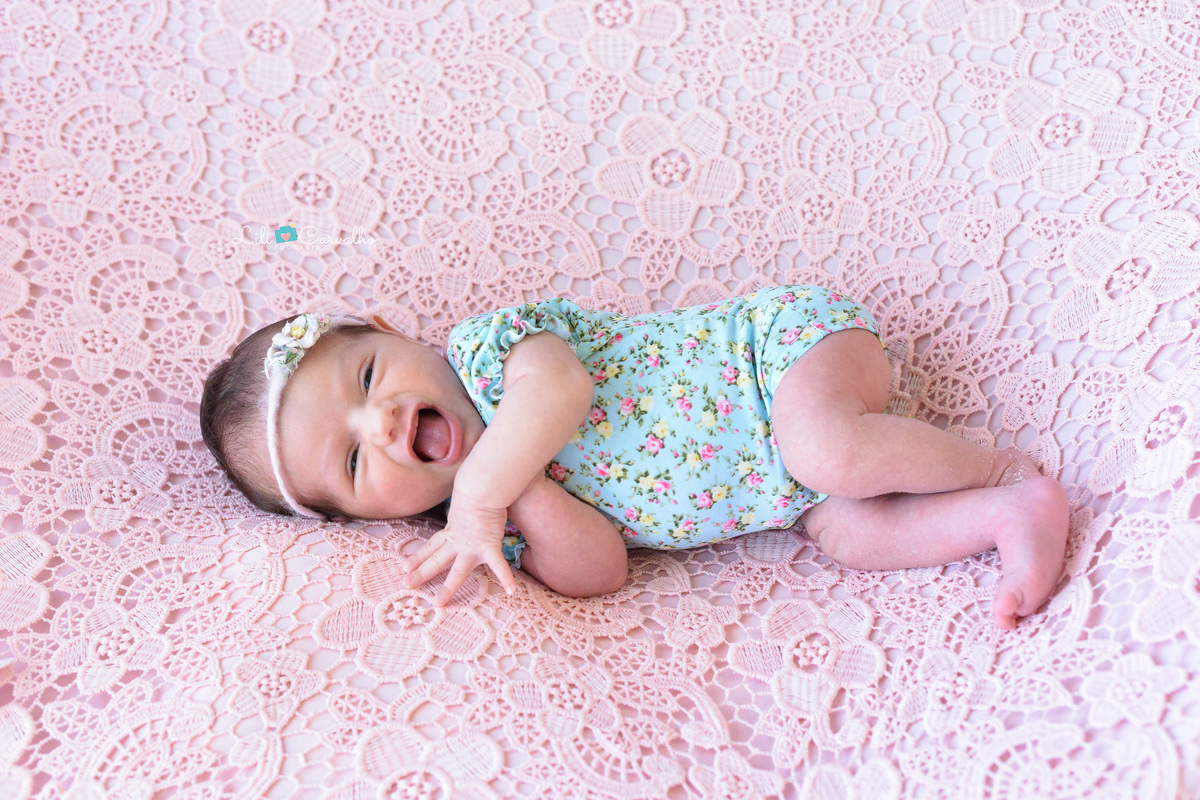 foto de newborn em estudio em Maringá