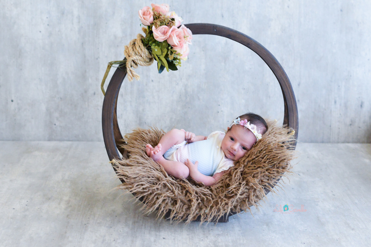 foto de newborn em estudio em Maringá fundo claro