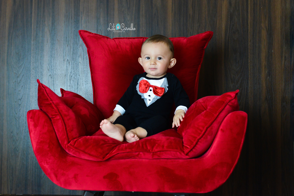 ensaio fotografico de menino, realizado em Maringá  serio 