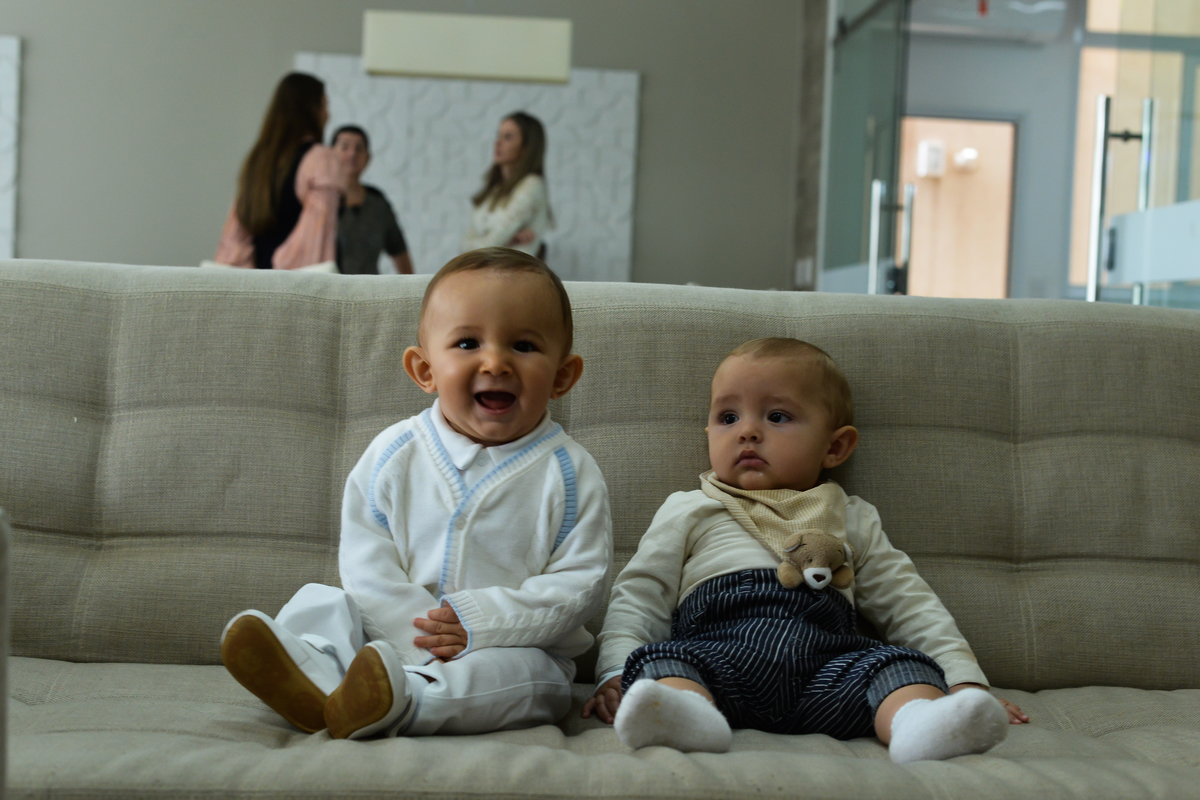Fotografia de batizado realizada em Maringá  primos 
