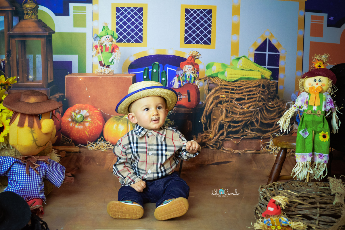 ensaio fotográfico realizado em estudio de menino, festa junino