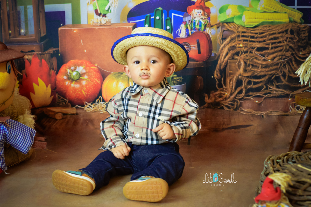 ensaio fotográfico realizado em estudio de menino brabinho 