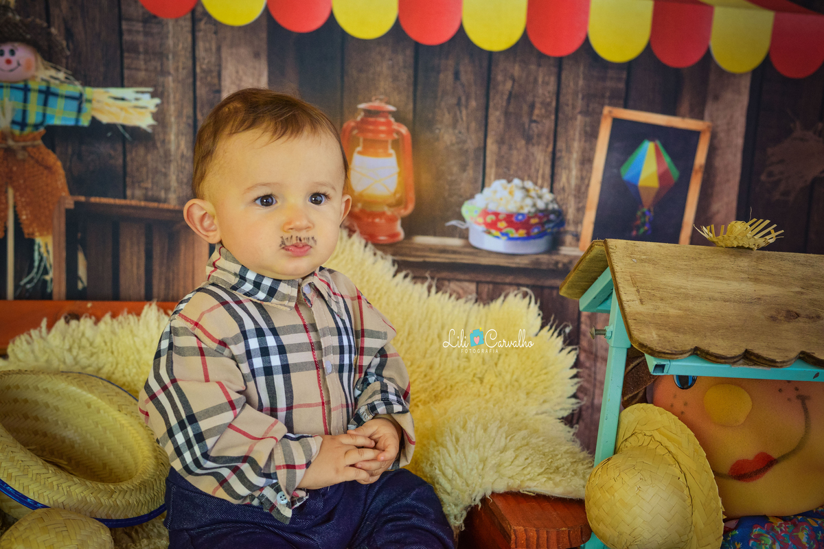 ensaio fotográfico realizado em estudio de menino 