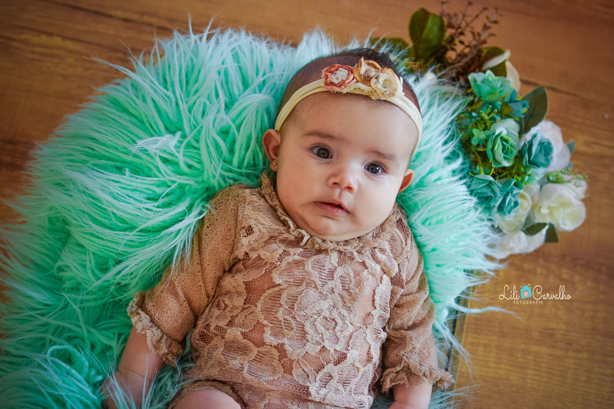 ensaio fotografico de menina realizada em estudio em Maringá rosto 