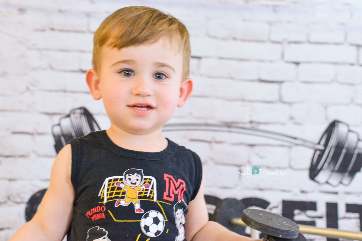 Ensaio fotografico de menino em estudio em Maringá de rosto