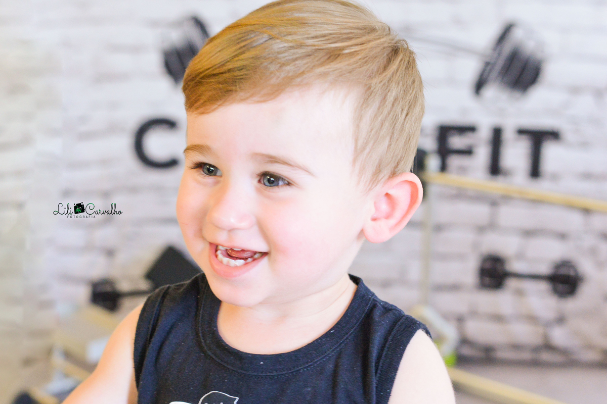 Ensaio fotografico de menino em estudio em Maringá maravilhoso