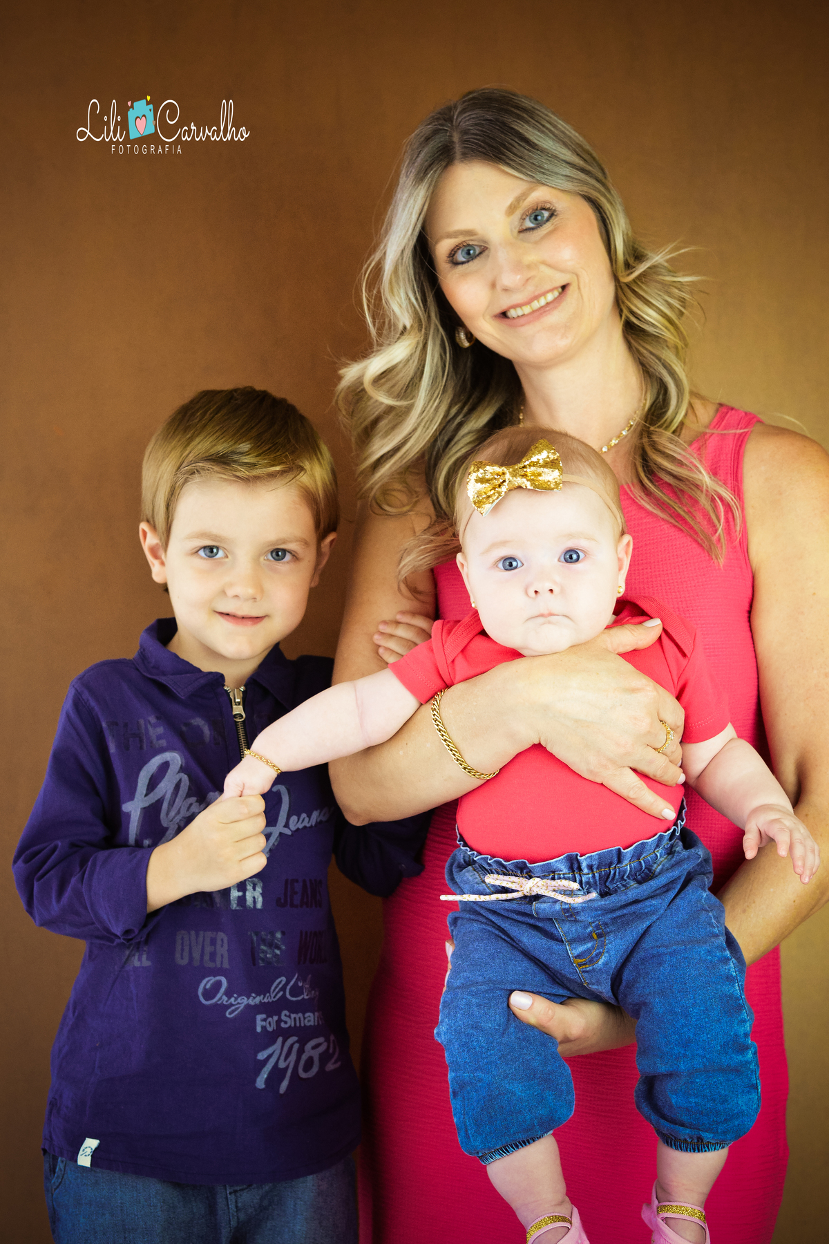 Ensaio fotográfico de menina, realizado em estúdio em Maringá  familia