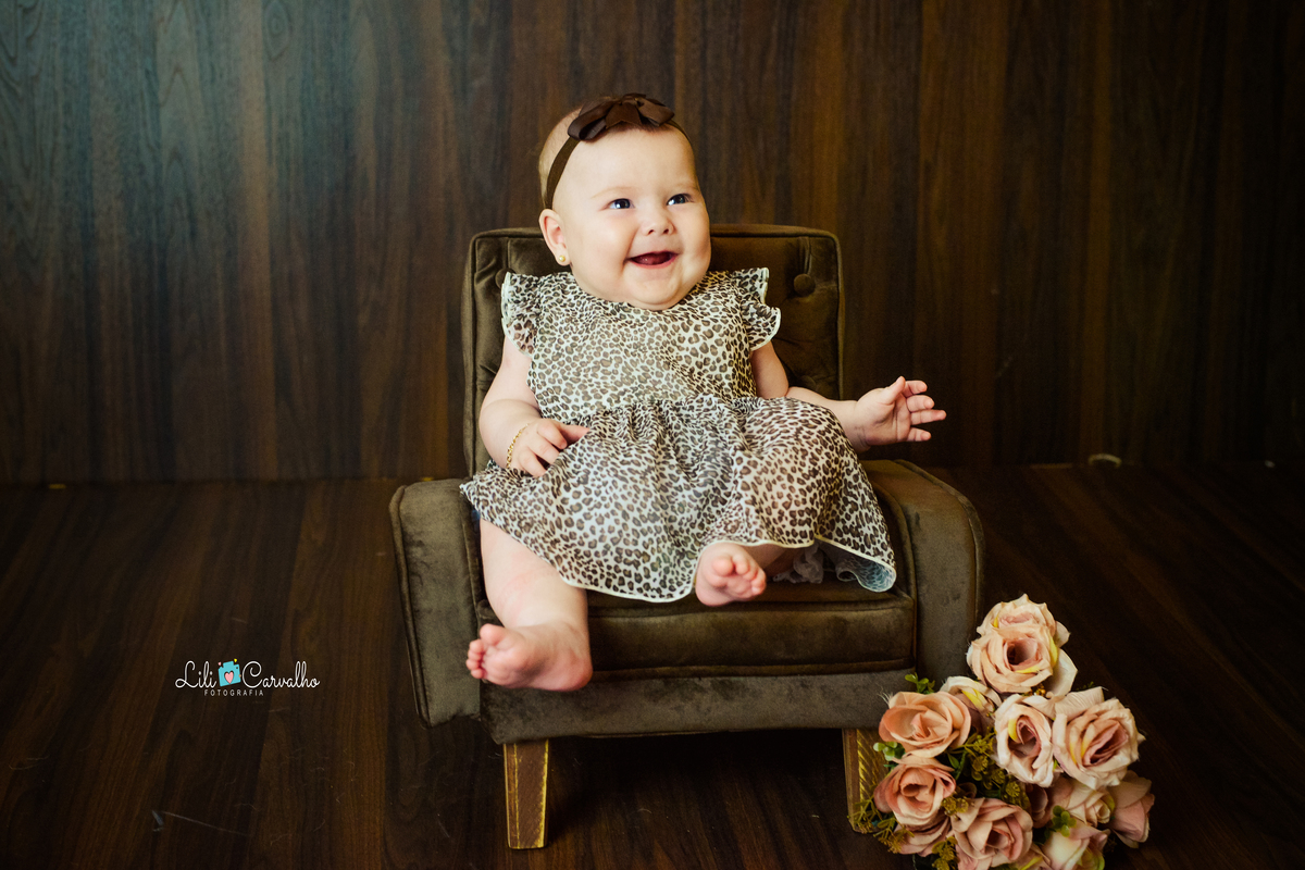 Ensaio fotográfico de menina, realizado em estúdio em Maringá 