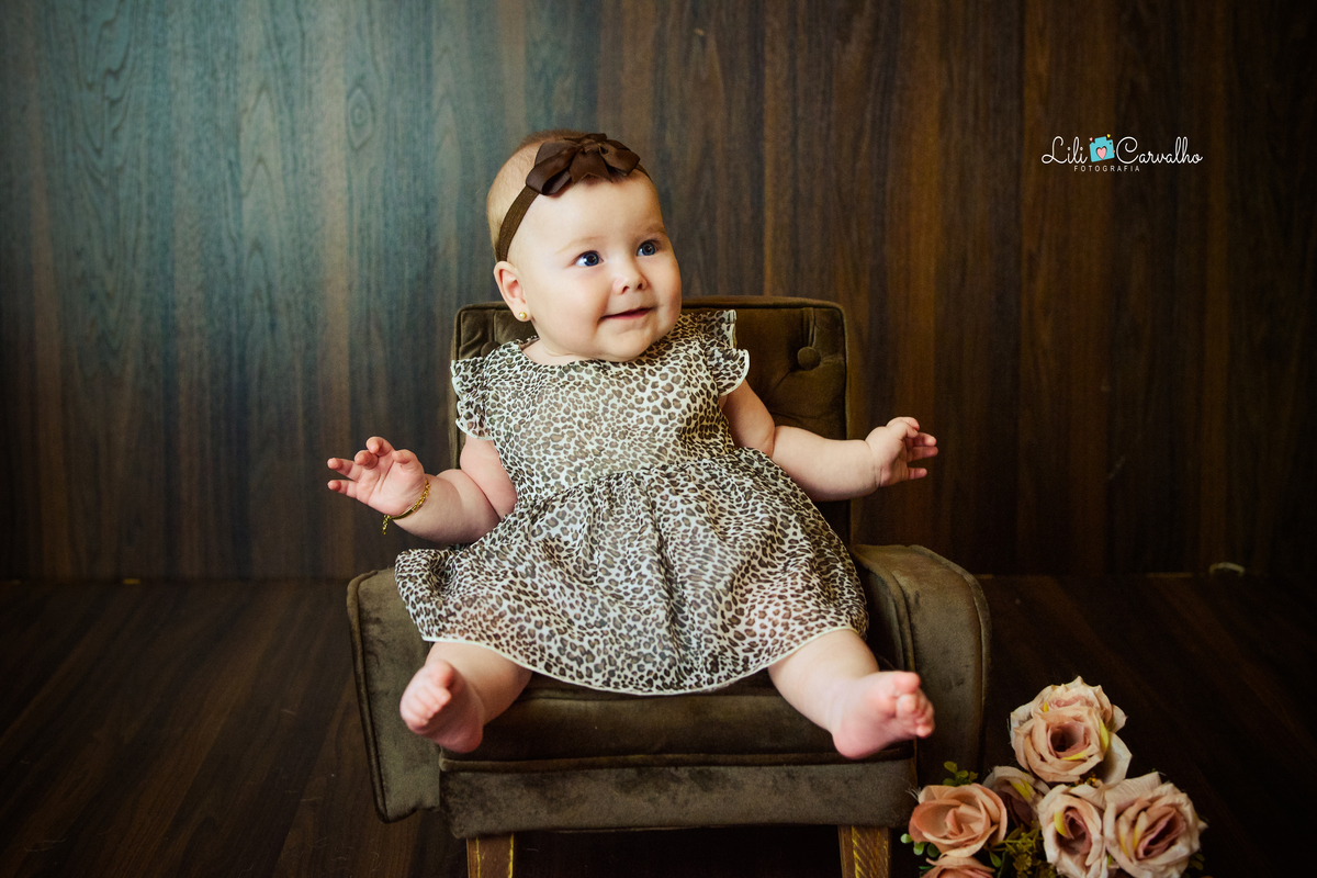 Ensaio fotográfico de menina, realizado em estúdio em Maringá  fofa 