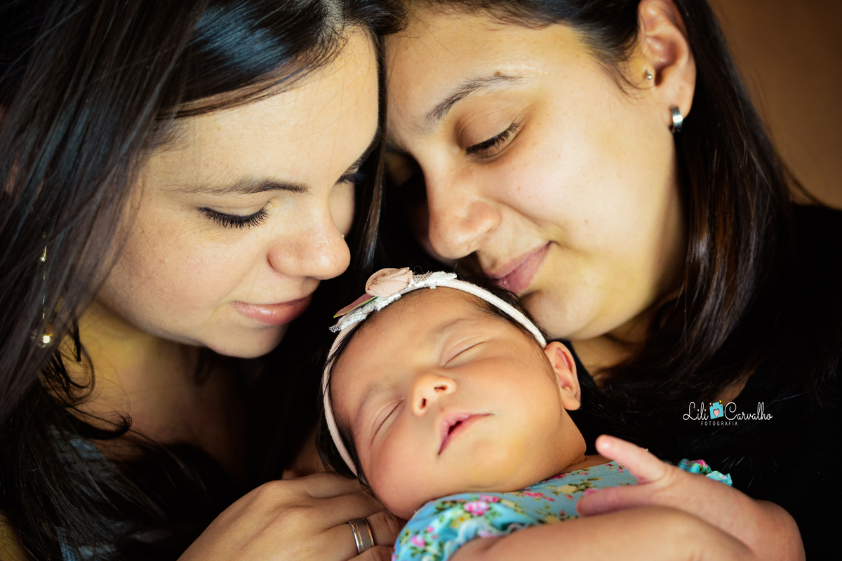 ensaio fotografico newborn feito em estudio em Maringá, recem nascida 