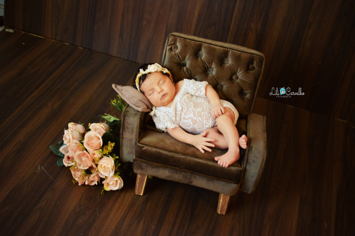 ensaio fotografico newborn feito em estudio em Maringá, recem nascida 