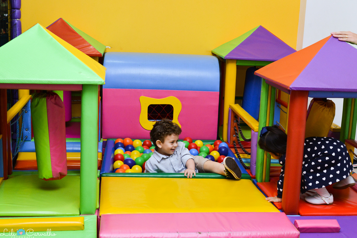 fotografia de aniversario infantil em Maringa brincando 